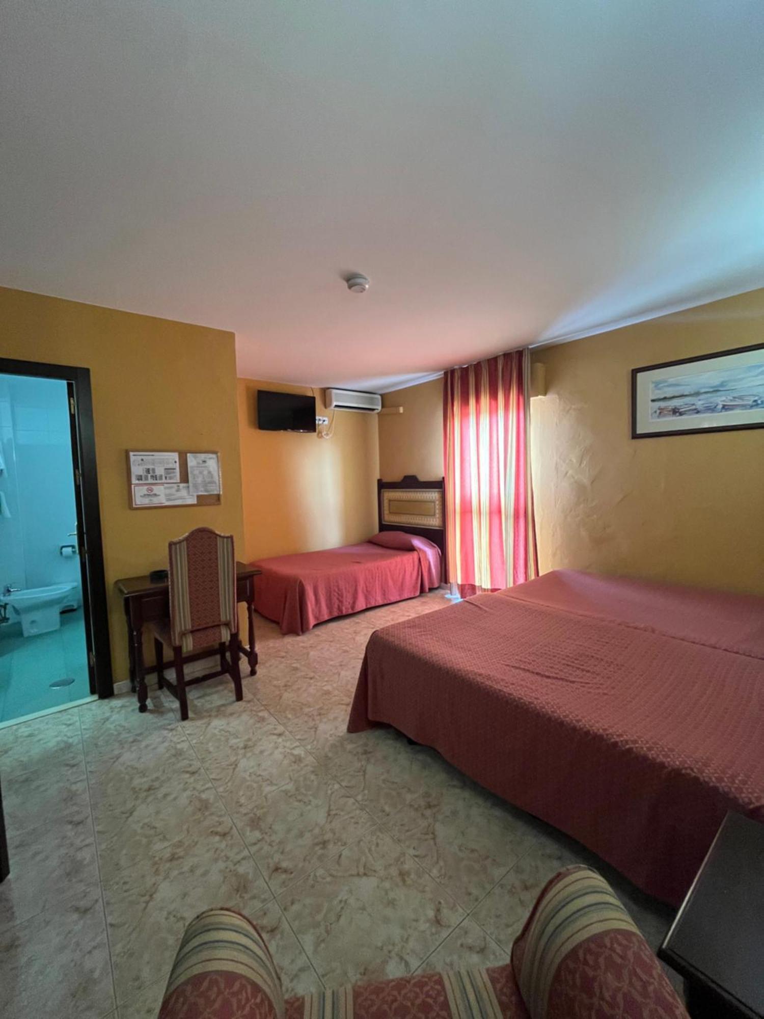 Hotel La Barca Lepe Bagian luar foto
