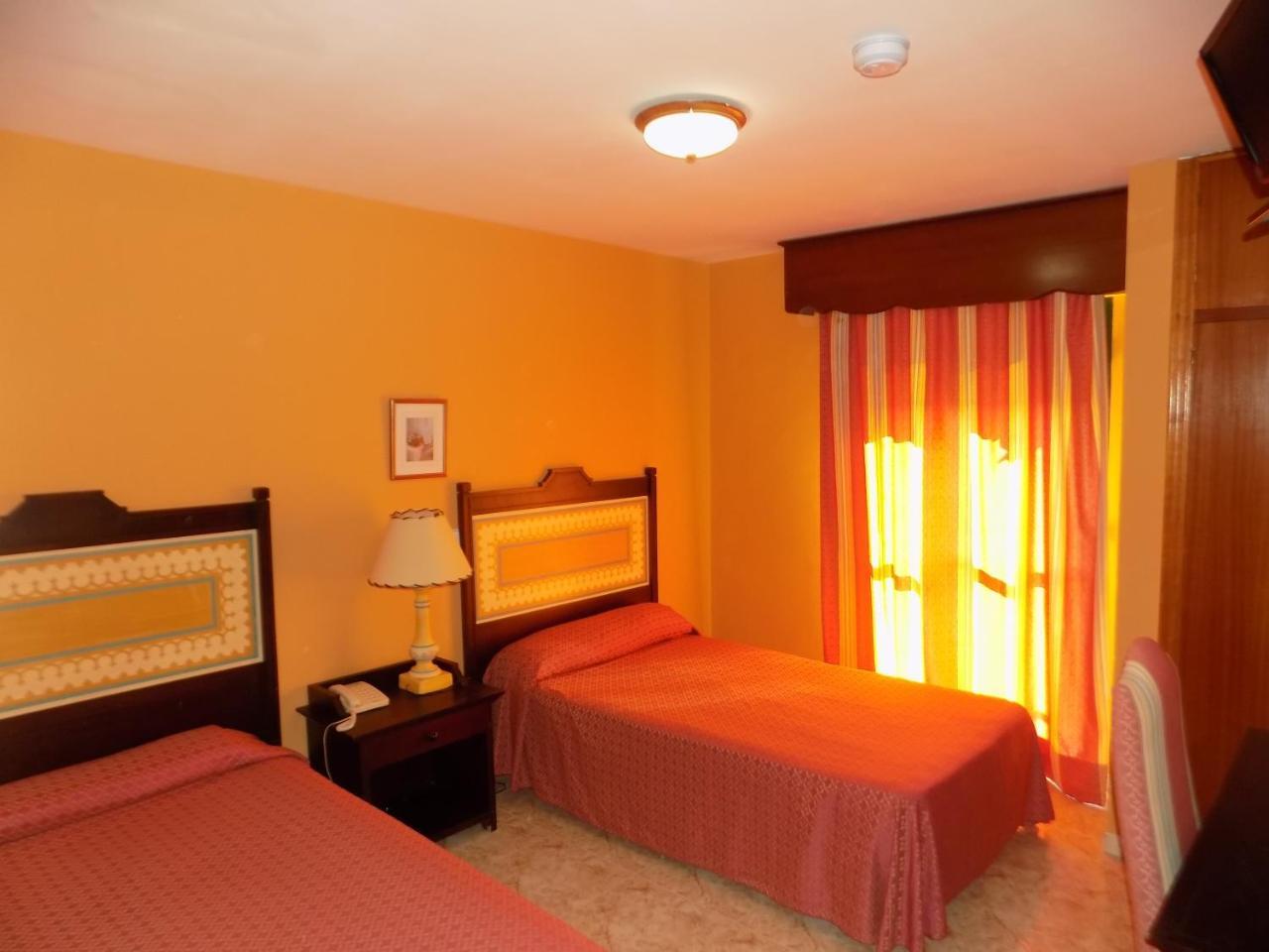 Hotel La Barca Lepe Bagian luar foto